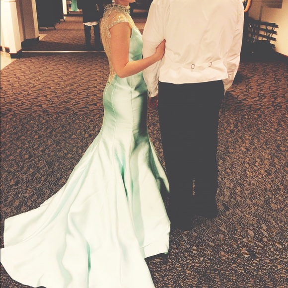 Gorgeous prom dress!