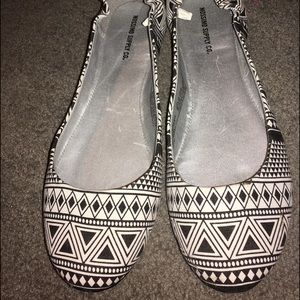 Black & White Aztec Flats
