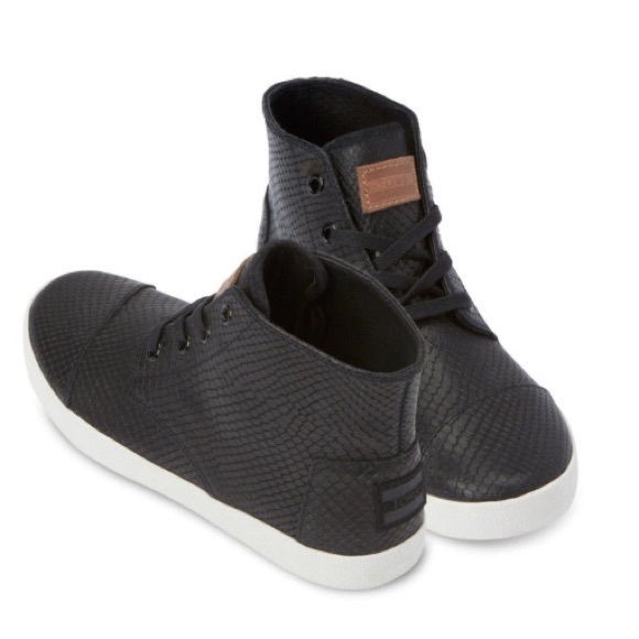 NWOT Toms women's paseo high sneakers