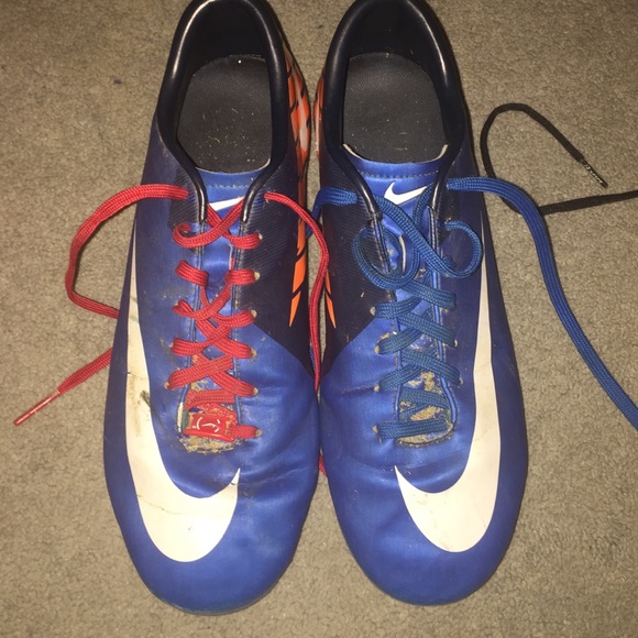 soccer cleats - Picture 2 of 2