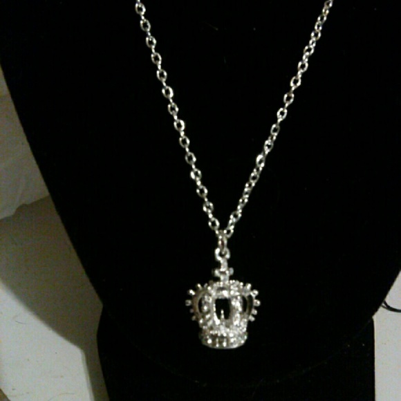 Crown thee Queen necklace last day