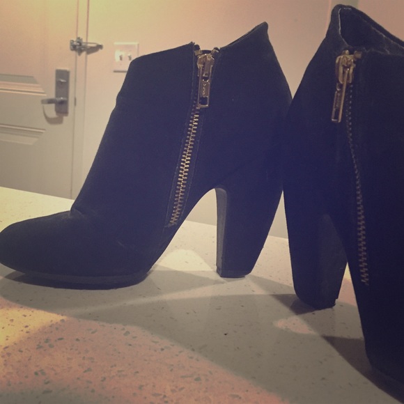 Black heeled booties w/ zipper