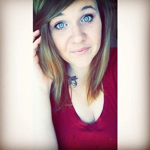 Meet your Posher, Kayla