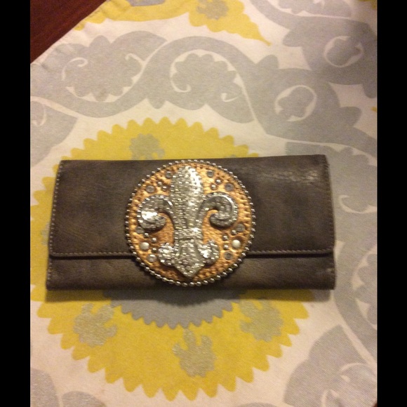 Wallet with fleur de lis