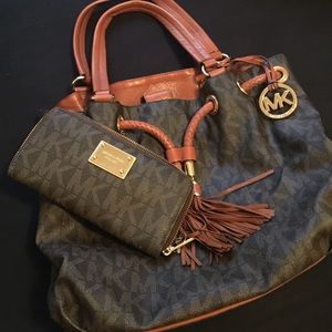 Brown/ leather Michael Kors bag . . 100% authentic