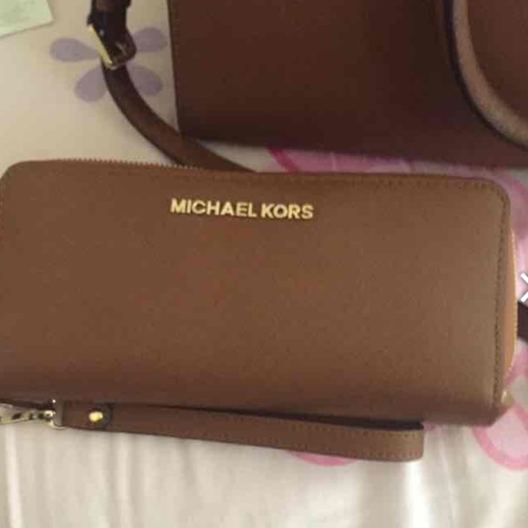 MK luggage (color) tote - Picture 3 of 4