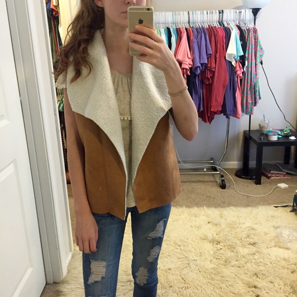 •FINAL PRICE•Camel Suede and Sherpa Shearling Vest - Picture 2 of 3
