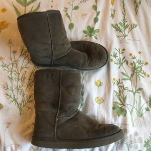 Medium length grey ugg boots