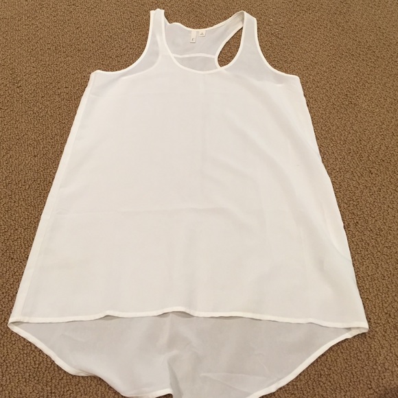 White tank top. Brand Nordstrom/frenchi. Size M.