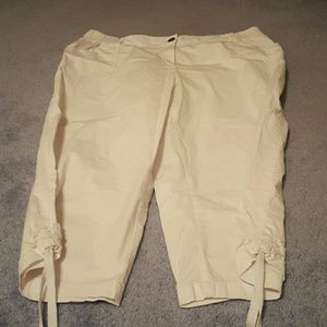 white capri's studio works