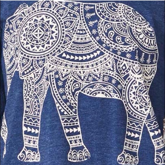 🚨PRICE FIRM Crochet Back Elephant Top - Picture 3 of 4