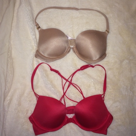 2 VS bras one never worn!