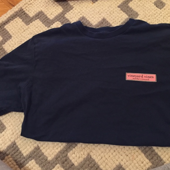 Vineyard Vines T shirt