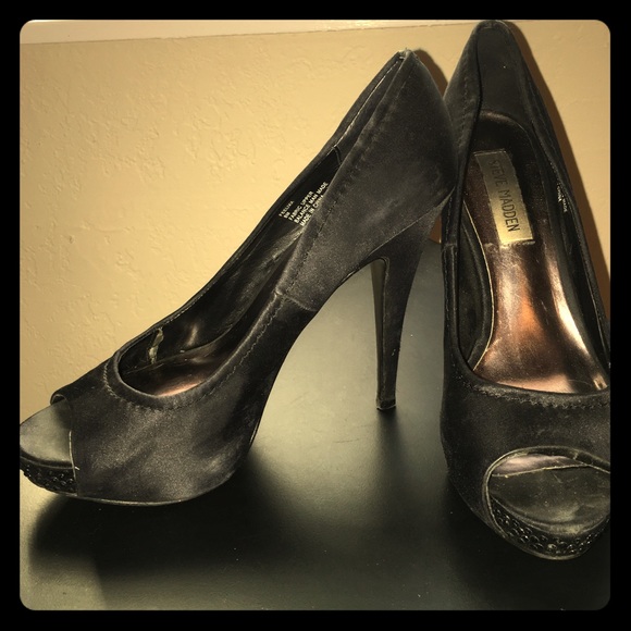Steve Madden Felix Black Pumps