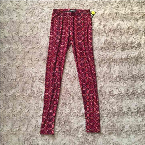 *NWT* Printed Leggings