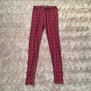 *NWT* Printed Leggings
