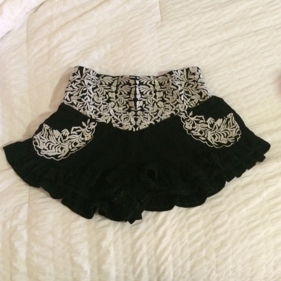 Pants - LF Embroidered shorts