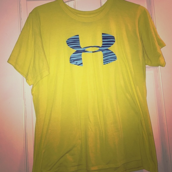 Under Armour Semi-Fitted Tee