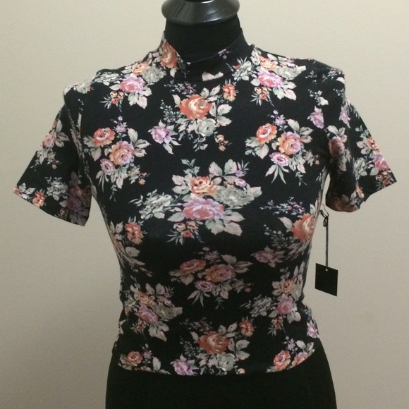 Forever 21 Tops - Cropped Floral Top  NWT