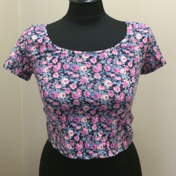Forever 21 Tops - Cropped Floral Top  NWT