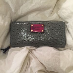 marc by marc jacobs classic q ostrich zip wallet