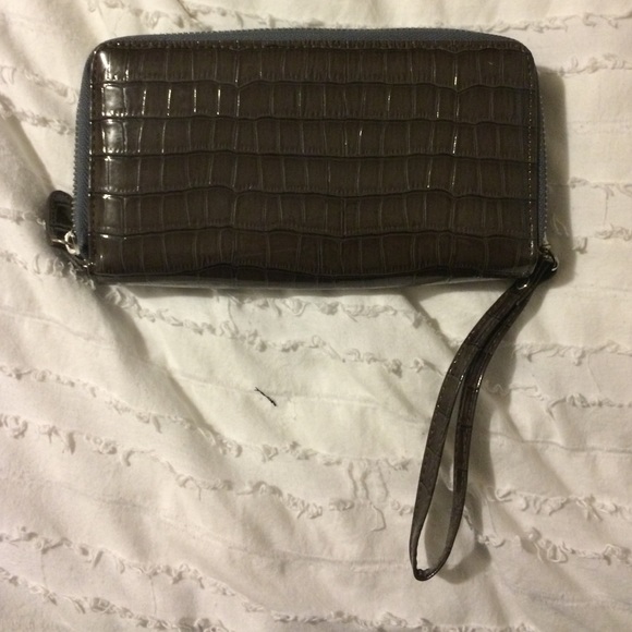 Two zipper wristlet