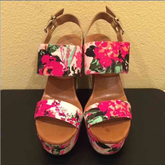 Jessica Simpson Wedges