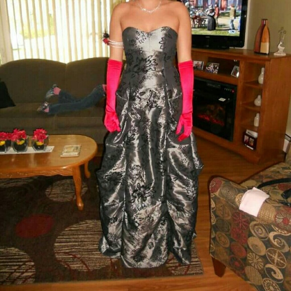 Vintage-looking prom dress