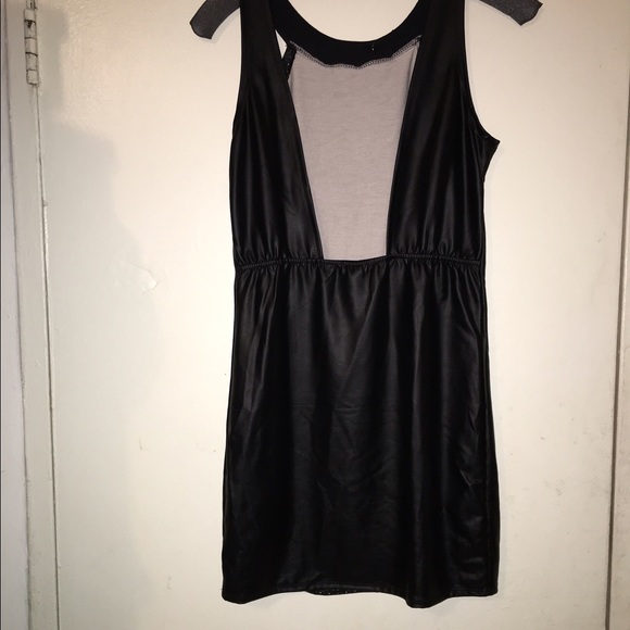 ❤️ Sexy faux leather dress with cut out back - Picture 3 of 3