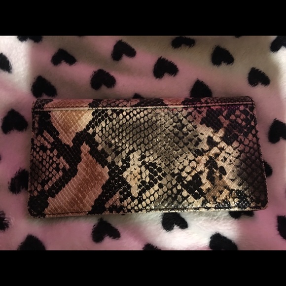 Kenneth Cole Python Wallet 😊 - Picture 2 of 4