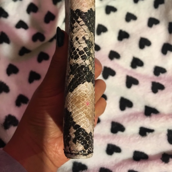 Kenneth Cole Python Wallet 😊 - Picture 4 of 4