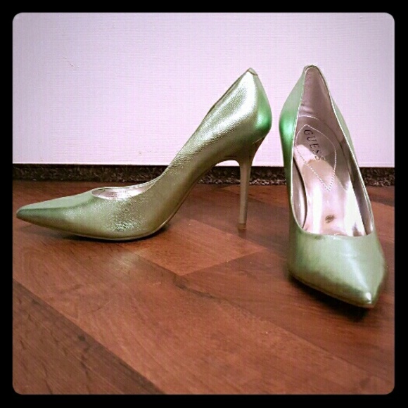 GUESS Emerald Green Pumps