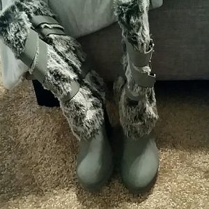 Grey fur wedge boots