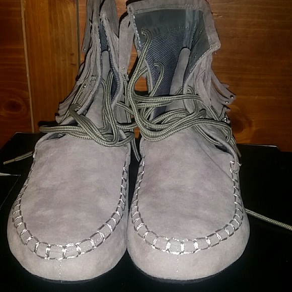 Cute fringe boots