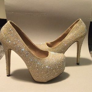 Sparkly Gold "eye candie" pumps!