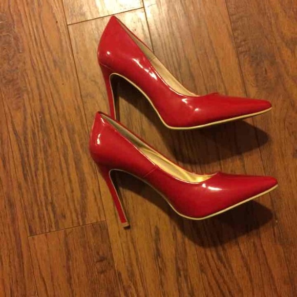 Red pump heels size 9