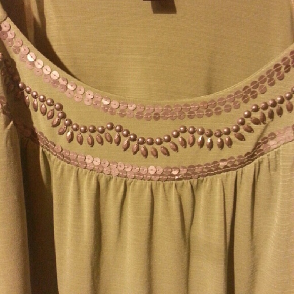 Green Top - Picture 2 of 4