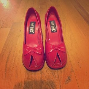 Hot Topic Red Pin-Up Pumps