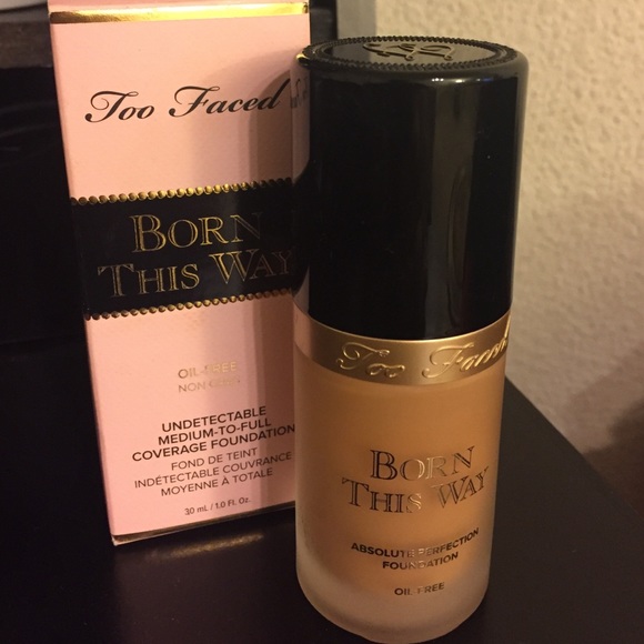 Too Faced Born this way Foundation