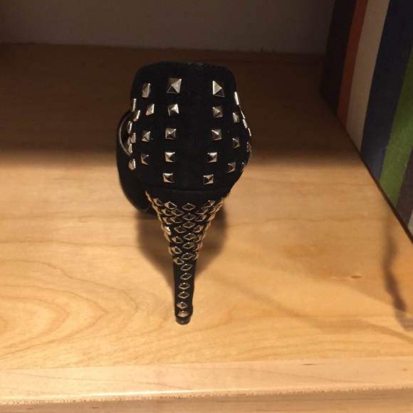 Brand new open toe pump sandal with studs - Picture 2 of 2