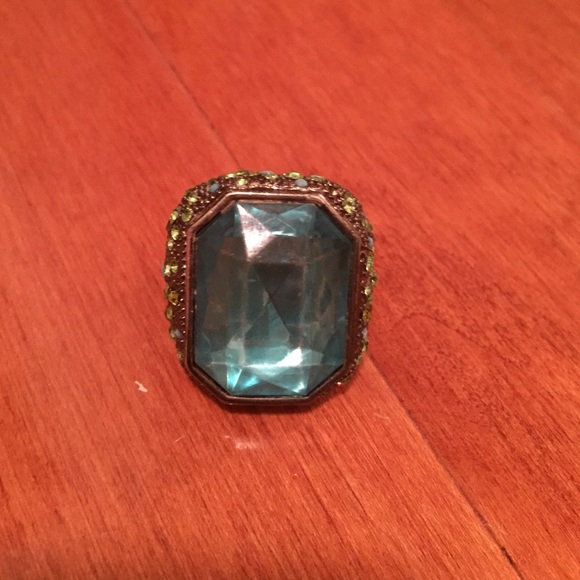 Stunning oversized cocktail ring
