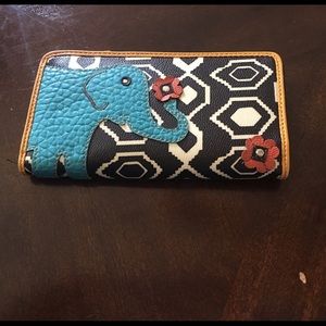 Elephant zip around wallet