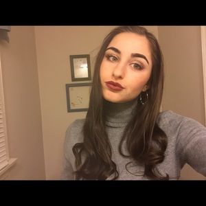 Meet your Posher, Claudia