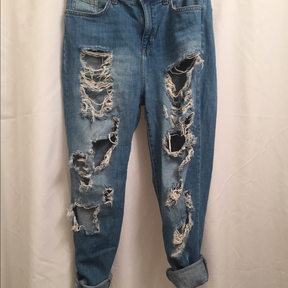 Shredded denim boyfriend style forever 21 jeans