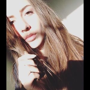 Meet your Posher, Maya