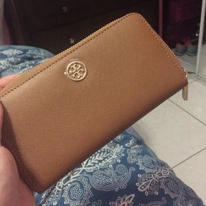 Tory burch zip style no. 50009063