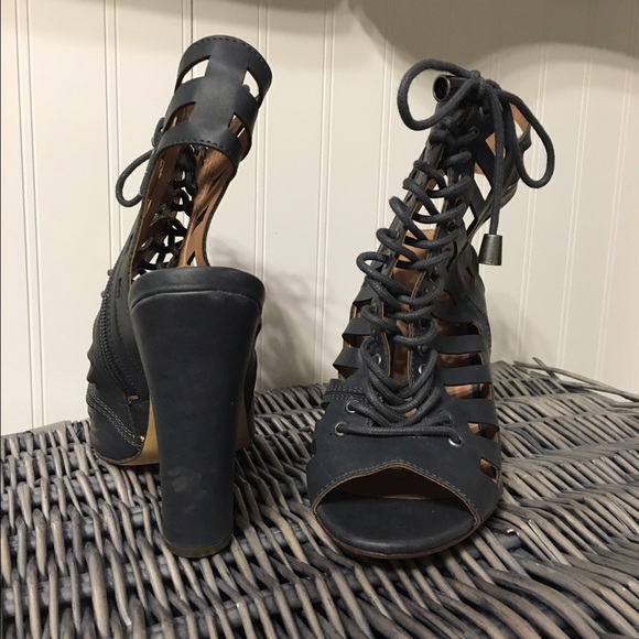 Heels - Picture 2 of 4