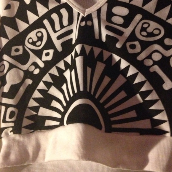 Cropped sweatshirt - Picture 3 of 3