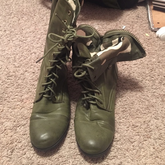 2-Ways To Wear Combat Boot