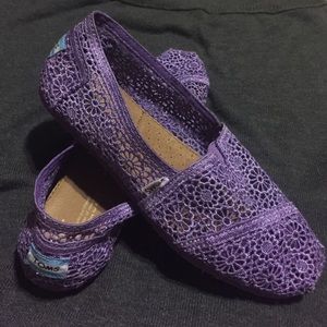 Purple crochet womens Classic TOMS size 8.5